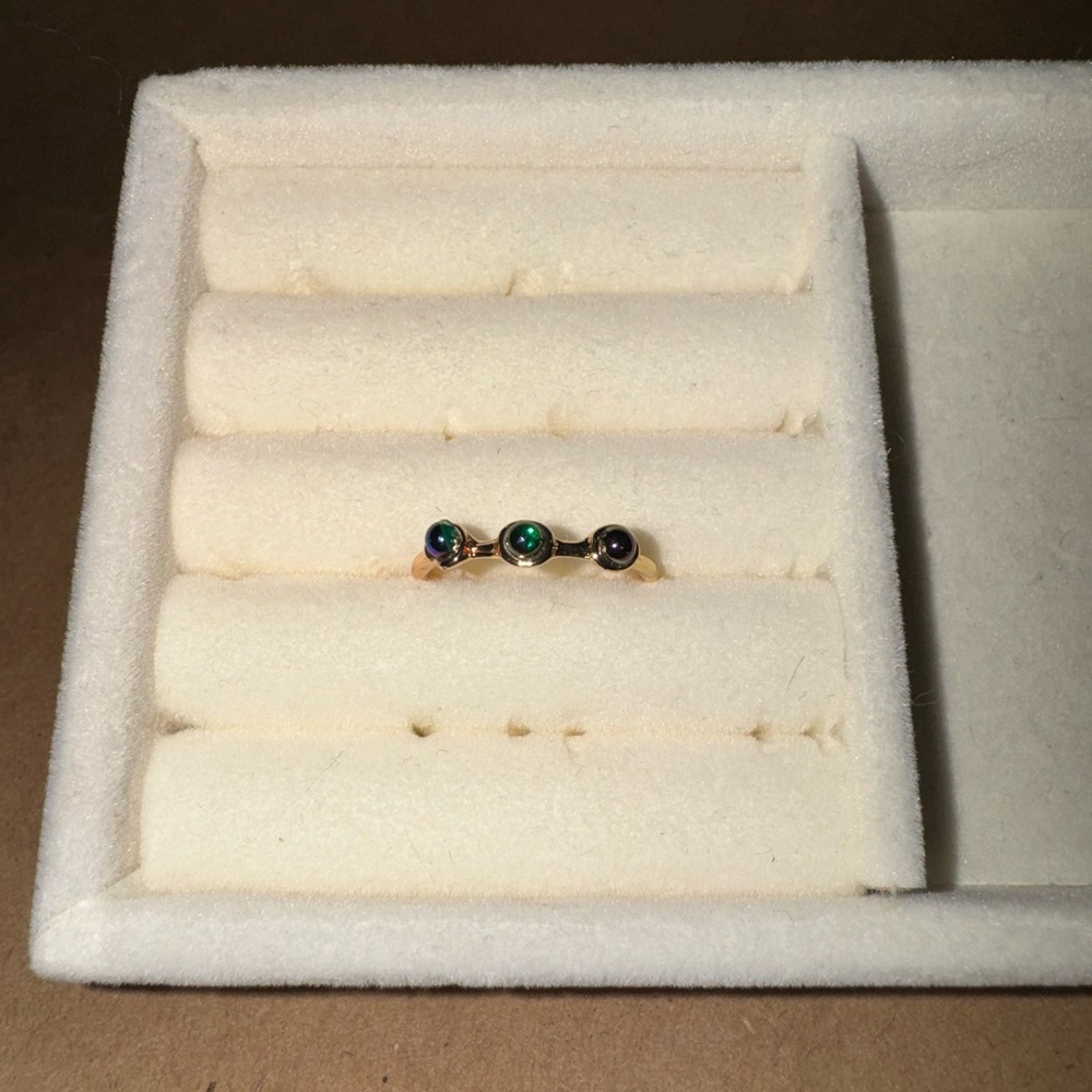 Elegant Gold and Green Stone Ring